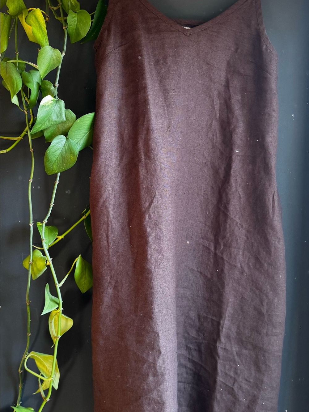 notPERFECTLINEN Brown Linen V-Neck Midi Dress - Picture 2 of 4